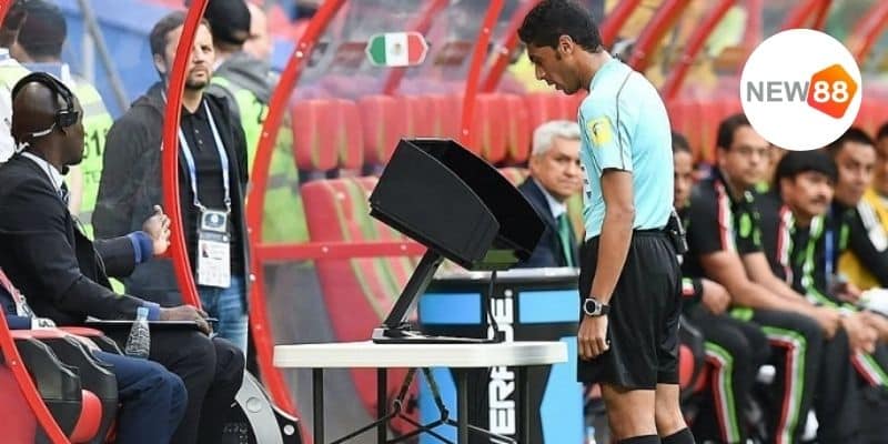 Theo dõi trận đấu để phân tích về kèo var